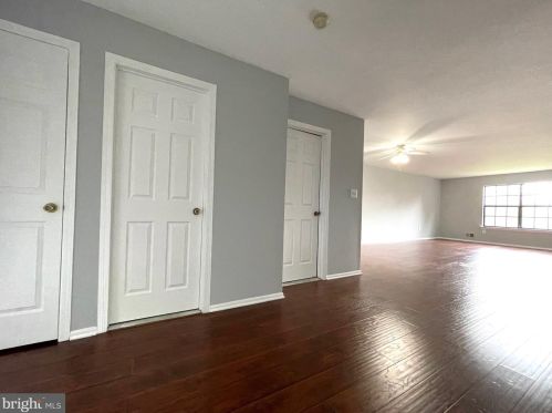 8 Barclay Ct, Trenton NJ  08648-1455 exterior