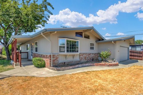 186 Deodara St, Vacaville, CA 95688-2747