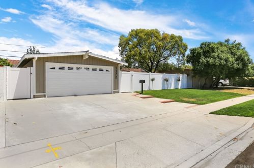 1172 Holly St, Anaheim, CA 92801-1622