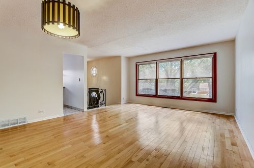 6836 Valley View Rd, Hanover Park, IL 60133-3722