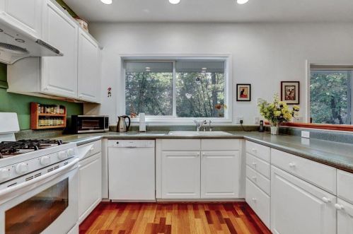 10833 Cooley Dr, Grass Valley, CA 95945-4854