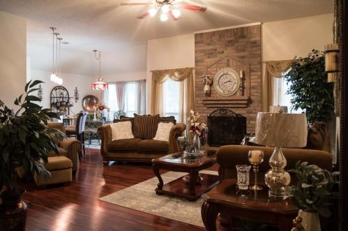1821 Canterbury Cir, Fort Worth TX  76112-4001 exterior