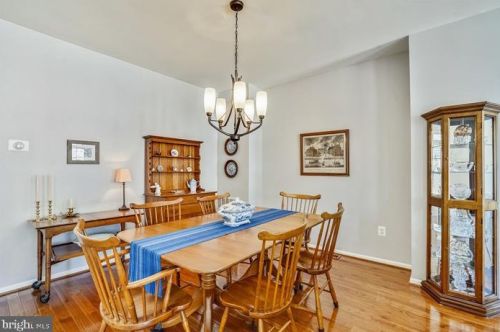 7328 Hampton Manor Pl, Springfield VA  22150-4921 exterior