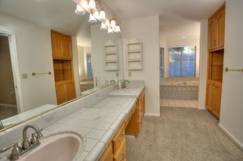 2181 Daubenberger Rd, Turlock CA 95380-9114 exterior