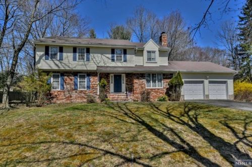 11 Pendleton Rd, Mahwah, NJ 07430-2944