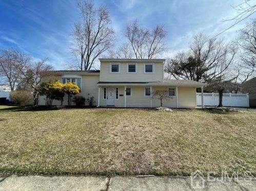 8 Creighton Cir, Old Bridge, NJ 08857-2128