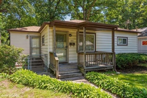 421 Lawrence St, Hobart, IN 46342-4641