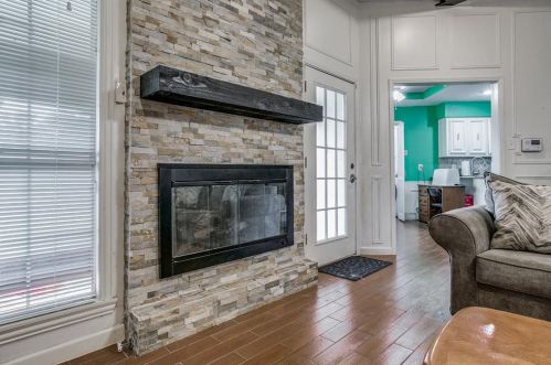 1726 Southampton Dr, Carrollton TX 75007-2623 exterior