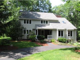 148 Coburn Ave, Nashua, NH 03063-2810