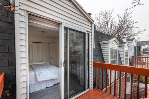 8272 Williamsburg Park Cir, Sandy UT 84070-0517 exterior