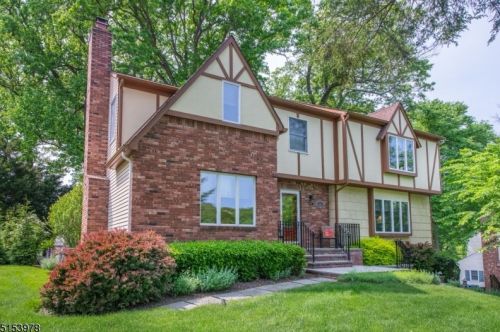 16 Alexandria Rd, Morristown, NJ 07960-3634