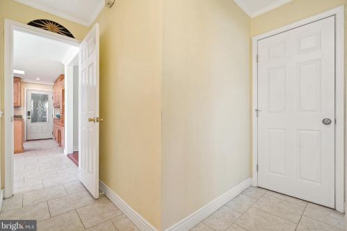 8017 Ellet Rd, Springfield VA  22151-1921 exterior