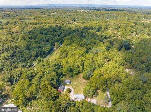 365 Big Oak Dr, Shepherdstown WV 25443-4598 exterior