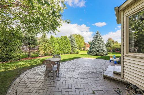 2772 Freeland Cir, Naperville IL  60564-5827 exterior