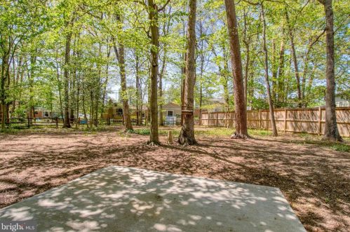 5502 Kings Park Dr, Springfield VA  22151-1106 exterior