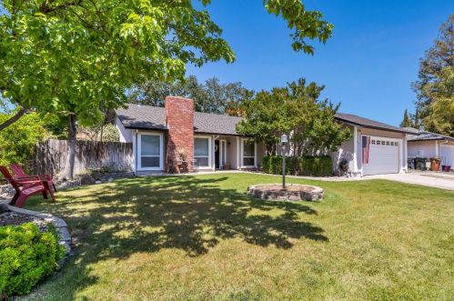 8561 Diamond Oak Way, Elk Grove, CA 95624-1749