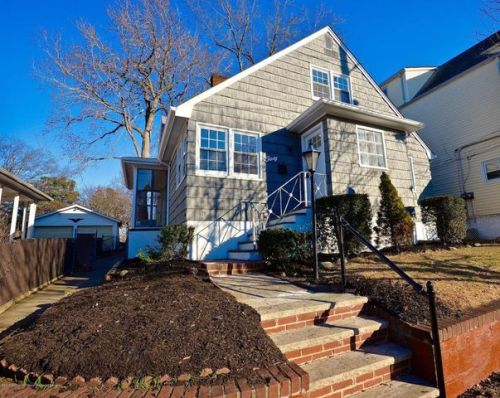 28 Bergen St, Outwater, NJ 07026-2246