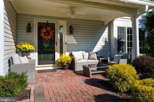 6 Katie Way, Trenton, NJ 08690-2453