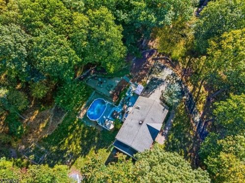 29 Phyllis Pl, Dover NJ  07869-4609 exterior