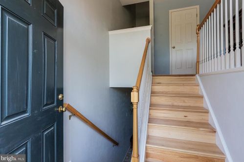 673 Royal Vw Dr, Lancaster PA  17601-2873 exterior