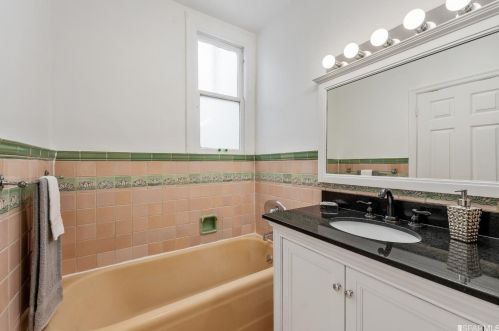 1306 Gilman Ave, San Francisco CA 94124-3243 exterior