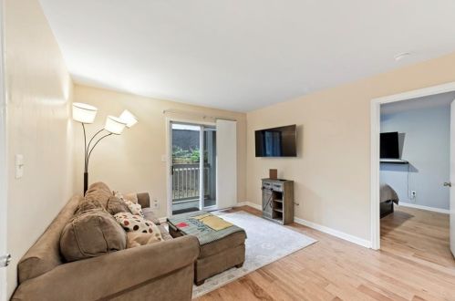 2040 Chastain Park Ct, Atlanta, GA 30342-3235