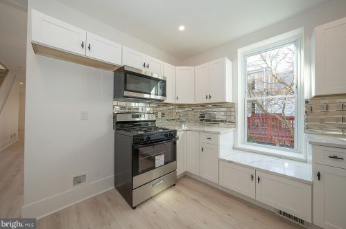 460 Lyceum Ave, Philadelphia, PA 19128-3419