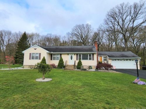 20 Brookfield Dr, Huntington, CT 06484-2633