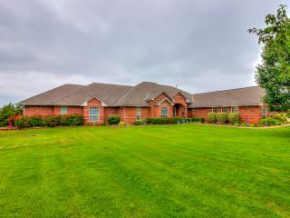 19400 Prairie Dr, Cashion, OK 73016-9513