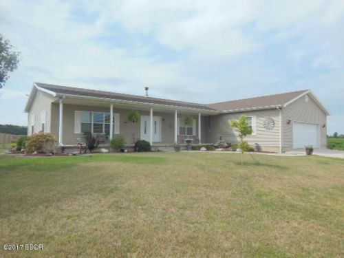 8013 Meacham Rd, Kinmundy, IL 62854-2301