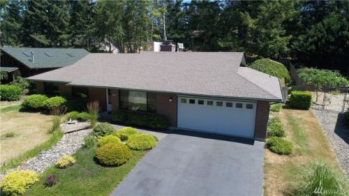 121 Lake Forest Dr, Allyn, WA 98524-8799