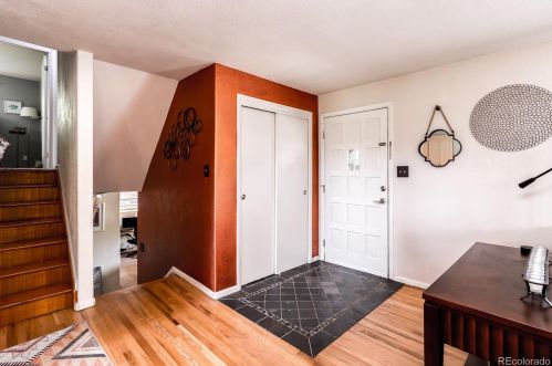 8592 Briarwood Blvd, Englewood, CO 80112-1323