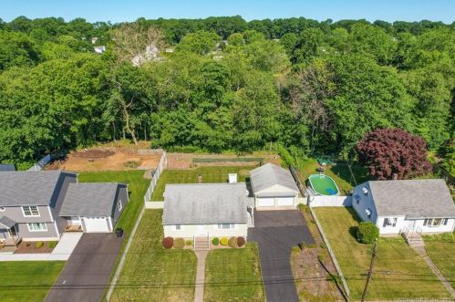 38 Beaverbrook Rd, Milford, CT 06461-2404