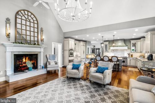 114 Kings Hwy, Tavistock NJ 08033-1981 exterior