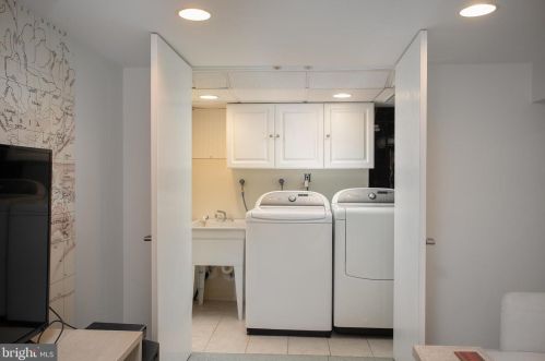 17 Leavitt Ln, Princeton NJ  08540-3921 exterior