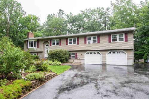 5 Waterview Dr, Amherst, NH 03031-2109