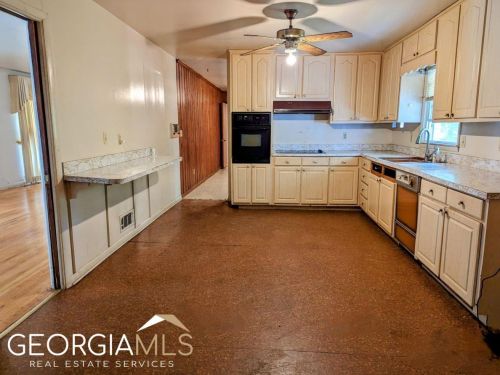 352 Harris Manor Dr, Atlanta GA  30311-2117 exterior