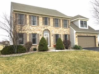 2562 Oak Trails Dr, Aurora, IL 60506-6403