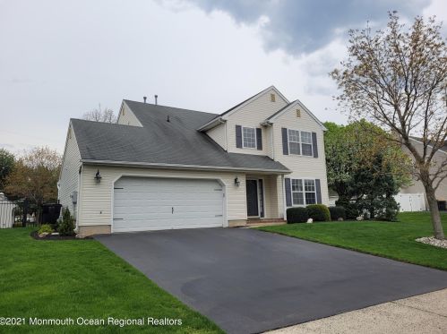 4 Peter Pl, Hazlet, NJ 07730-1744