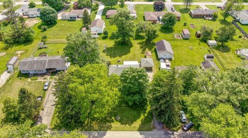 210 Ravenwood Dr, Springfield, OH 45504-3327