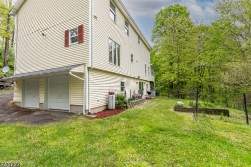 919 Old School House Rd, Fredon, NJ 07860-4013