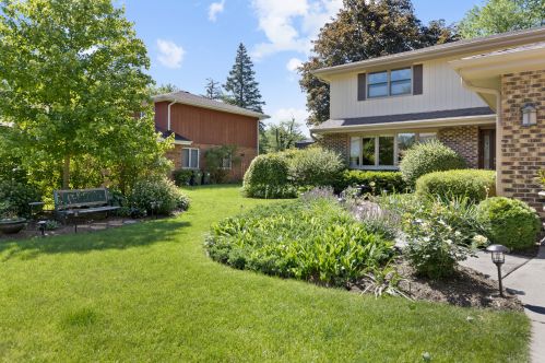 619 Kimball Ave, Palatine, IL 60067-6752