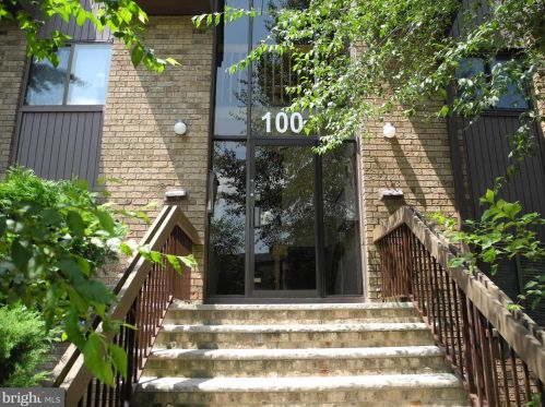121 Woodmill Dr, East Windsor, NJ 08512-2504