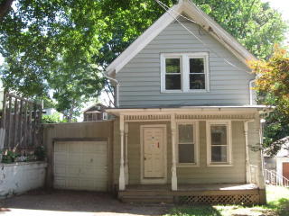 15 Bunker Hill St, Meriden, CT 06450-3335