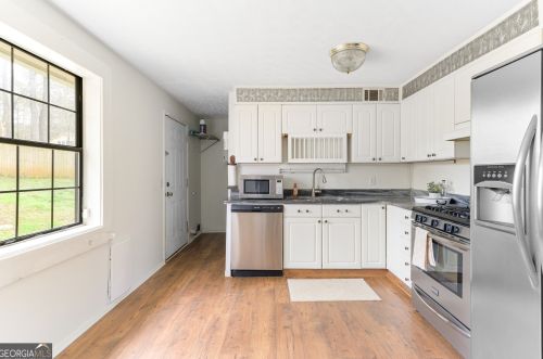 90 Cumberland Dr, Rex GA 30273-1800 exterior