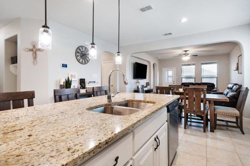 9137 Stone Mill Ln, Fort Worth TX  76179-8119 exterior