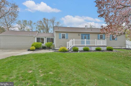 212 Country Ln, Mount Laurel, NJ 08054-1306