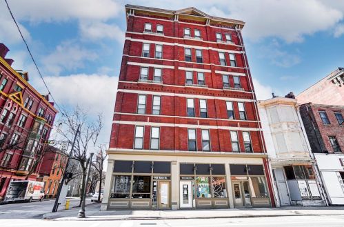 104 9th St, Cincinnati OH  45202-1974 exterior