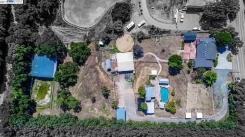 10820 Foothill Rd, Sunol, CA 94586-9460