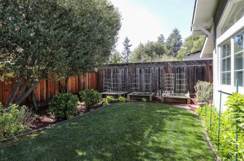 1079 Los Altos Ave, Los Altos CA 94022-1018 exterior